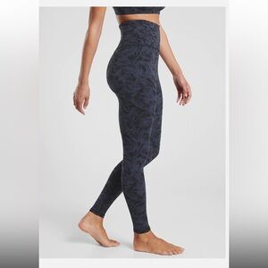 Athleta Elation Navy and Black Textured Leggings - Size M